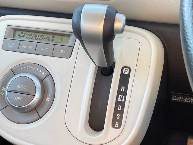 ダイハツ ミラ ココア X 新潟県 2012(平24)年 7.3万km パールホワイトⅢ 4WD/CD/AUX/ベンチシート/革調シートカバー/スマートキー/LEDヘッドライト/社外14インチアルミホイール/純正15インチAW夏タイヤ車載