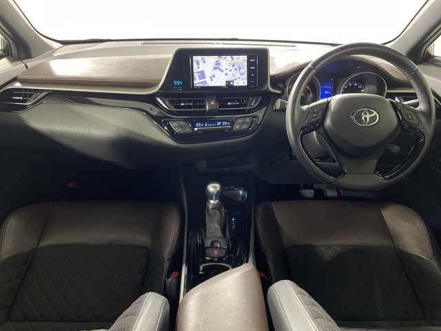 トヨタ Ｃ－ＨＲ ハイブリッド 1．8G 神奈川県 2017(平29)年 5.4万km ホワイトパールクリスタルシャイン AIS評価4.5点/トヨタセーフティセンス/社外ナビ/・フルセグ/BT/CD/DVD/SD/バックカメラ/ビルトインETC2.0/ハーフレザーシート/シートヒーターD/N席/スマートキー/・プッシュスタート/LEDヘッドライト/・フォグランプ/レーダークルーズ