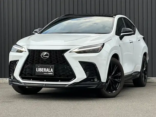 レクサス ＮＸ 350 Fスポーツ 福島県 2022(令4)年 0.9万km ホワイトノーヴァガラスフレーク ＴＲＤエアロ/パノラマサンルーフ/オレンジキャリパー/三眼フルLEDヘッドランプ/デジタルインナーミラー/赤黒レザーシート/メモリ付パワーシート/シートヒーター/シートベンチレーション/純正ナビ/360°カメラ/フルセグTV/ワイヤレス充電/パワーバックドア/純正20インチAW/ドラレコ前後/取扱説明書/保証書