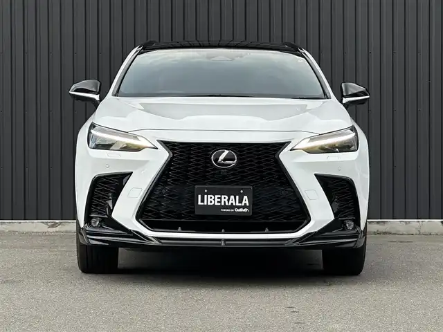 レクサス ＮＸ 350 Fスポーツ 福島県 2022(令4)年 0.9万km ホワイトノーヴァガラスフレーク ＴＲＤエアロ/パノラマサンルーフ/オレンジキャリパー/三眼フルLEDヘッドランプ/デジタルインナーミラー/赤黒レザーシート/メモリ付パワーシート/シートヒーター/シートベンチレーション/純正ナビ/360°カメラ/フルセグTV/ワイヤレス充電/パワーバックドア/純正20インチAW/ドラレコ前後/取扱説明書/保証書