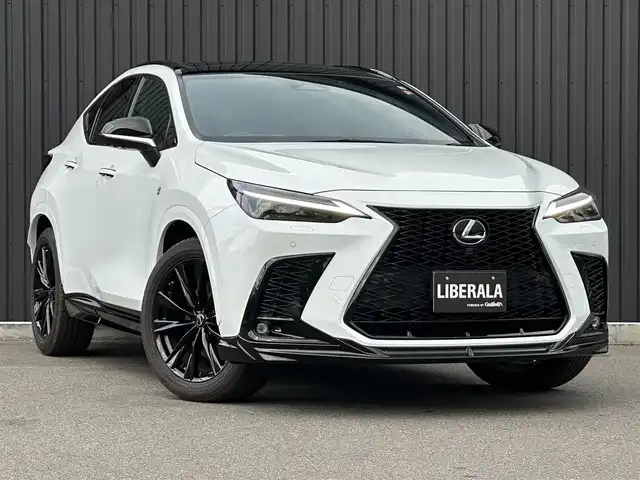レクサス ＮＸ 350 Fスポーツ 福島県 2022(令4)年 0.9万km ホワイトノーヴァガラスフレーク ＴＲＤエアロ/パノラマサンルーフ/オレンジキャリパー/三眼フルLEDヘッドランプ/デジタルインナーミラー/赤黒レザーシート/メモリ付パワーシート/シートヒーター/シートベンチレーション/純正ナビ/360°カメラ/フルセグTV/ワイヤレス充電/パワーバックドア/純正20インチAW/ドラレコ前後/取扱説明書/保証書
