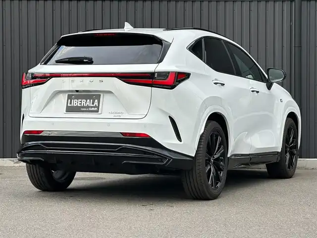 レクサス ＮＸ 350 Fスポーツ 福島県 2022(令4)年 0.9万km ホワイトノーヴァガラスフレーク ＴＲＤエアロ/パノラマサンルーフ/オレンジキャリパー/三眼フルLEDヘッドランプ/デジタルインナーミラー/赤黒レザーシート/メモリ付パワーシート/シートヒーター/シートベンチレーション/純正ナビ/360°カメラ/フルセグTV/ワイヤレス充電/パワーバックドア/純正20インチAW/ドラレコ前後/取扱説明書/保証書