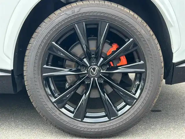 レクサス ＮＸ 350 Fスポーツ 福島県 2022(令4)年 0.9万km ホワイトノーヴァガラスフレーク ＴＲＤエアロ/パノラマサンルーフ/オレンジキャリパー/三眼フルLEDヘッドランプ/デジタルインナーミラー/赤黒レザーシート/メモリ付パワーシート/シートヒーター/シートベンチレーション/純正ナビ/360°カメラ/フルセグTV/ワイヤレス充電/パワーバックドア/純正20インチAW/ドラレコ前後/取扱説明書/保証書