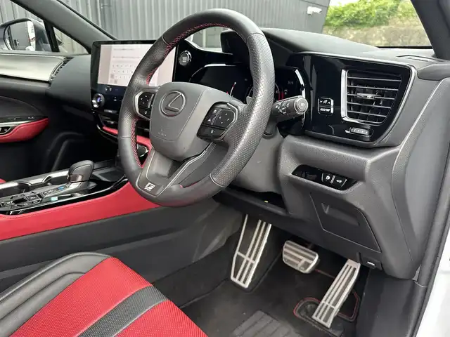 レクサス ＮＸ 350 Fスポーツ 福島県 2022(令4)年 0.9万km ホワイトノーヴァガラスフレーク ＴＲＤエアロ/パノラマサンルーフ/オレンジキャリパー/三眼フルLEDヘッドランプ/デジタルインナーミラー/赤黒レザーシート/メモリ付パワーシート/シートヒーター/シートベンチレーション/純正ナビ/360°カメラ/フルセグTV/ワイヤレス充電/パワーバックドア/純正20インチAW/ドラレコ前後/取扱説明書/保証書