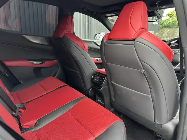 レクサス ＮＸ 350 Fスポーツ 福島県 2022(令4)年 0.9万km ホワイトノーヴァガラスフレーク ＴＲＤエアロ/パノラマサンルーフ/オレンジキャリパー/三眼フルLEDヘッドランプ/デジタルインナーミラー/赤黒レザーシート/メモリ付パワーシート/シートヒーター/シートベンチレーション/純正ナビ/360°カメラ/フルセグTV/ワイヤレス充電/パワーバックドア/純正20インチAW/ドラレコ前後/取扱説明書/保証書