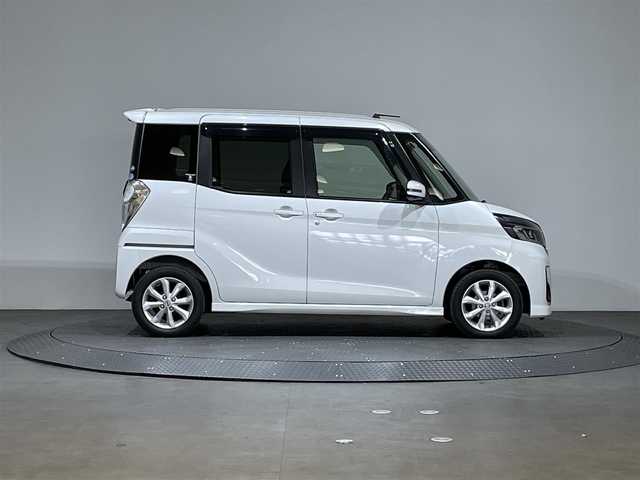 日産 デイズ ルークス ハイウェイスター Xターボ 愛媛県 2019(令1)年 5.7万km ホワイトパール 純正ナビ/プッシュスタート　/片側パワースライドドア　/アラウンドビューモニター/純正１４インチアルミ　/エマージェンシーブレーキ　/ＬＥＤライト