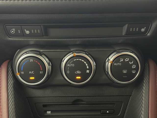 マツダ ＣＸ－３ XD Lパッケージ 秋田県 2017(平29)年 0.1万km セラミックM ４WD/純正ナビ/（FM/AM/BT/USB/フルセグテレビ/CD/DVD）/バックカメラ/横滑り防止装置/レーンキープアシスト/アイドリングストップ/衝突被害軽減ブレーキ/レーダークルーズコントロール/LEDライト/オートライト/オートマチックハイビーム/フォグランプ/全席シートヒーター/ステアリングヒーター/純正フロアマット/レザーステアリング/ハーフレザーシート/ヘッドアップディスプレイ/オートエアコン/ステアリングリモコン/プッシュスタート/スマートキー
