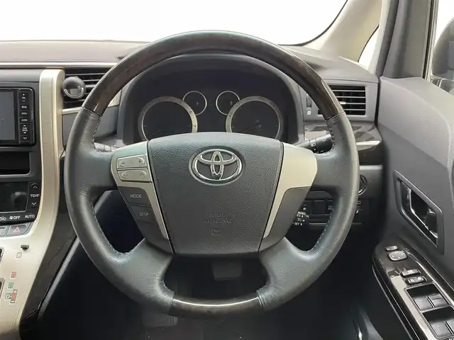 トヨタ ヴェルファイア 2．4Z ゴールデンアイズⅡ 兵庫県 2014(平26)年 4.5万km ホワイトパールクリスタルシャイン 社外メモリナビ/(CN-R300WD)/フルセグ CD DVD BT MSV/フリップダウンモニター/バックカメラ/ビルトインETC/パワーバックドア/ハーフレザーシート/オットマン/両側パワースライドドア/コーナーセンサー/HIDヘッドライト/オートライト/ISOFIX/ドアバイザー/スマートキー