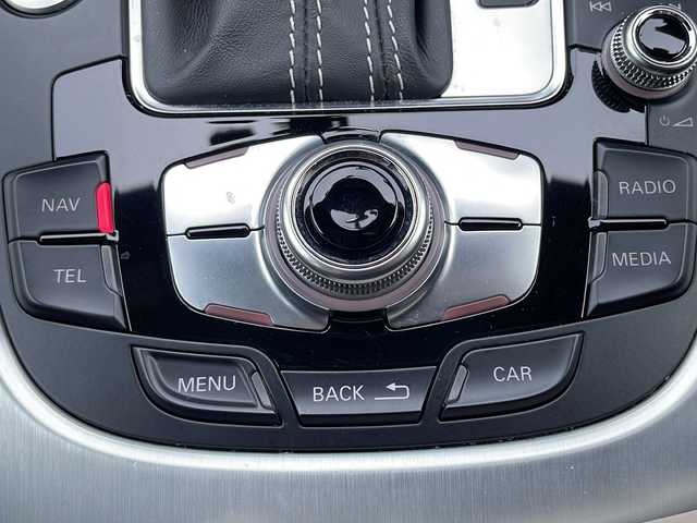 アウディ Ｑ５ 2．0 TFSI クワトロ Sライン 茨城県 2015(平27)年 6.4万km 白 サンルーフ/純正ナビ/バックカメラ/パワーバックドア/クルーズコントロール/HIDオートライト/ハーフレザーシート/パワーシート/純正19インチアルミホイール/パドルシフト/4WD/クリアランスソナー /ルーフレール/スマートキー/ETC
