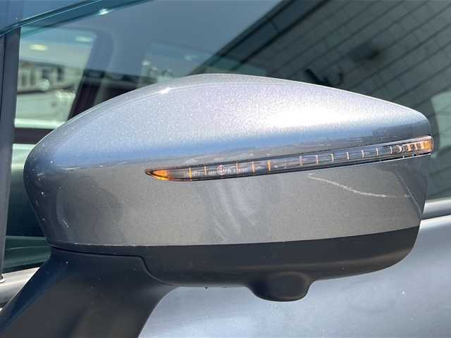 日産 ノート X FOUR Vセレ +セーフ 秋田県 2016(平28)年 6.4万km ダークメタルグレー ・４WD/・ 純正ナビ（BT、フルセグTV）/・全方位カメラ/・プッシュスタート/・スマートキー/・前後コーナーセンサー/・オートライト　/・ドアバイザー/・純正フロアマット/・純正スタットレスタイヤ積込