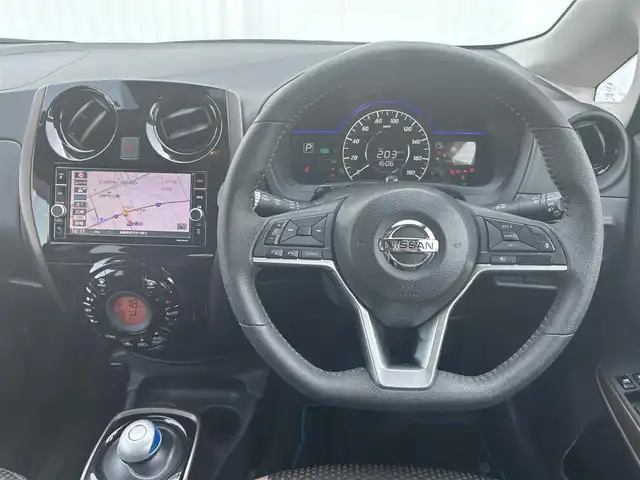 日産 ノート e－パワー メダリスト 愛媛県 2019(令1)年 4.8万km スーパーブラック 純正ナビ/Bluetooth/フルセグTV/AUX/Bカメラ/全方位カメラ/クルコン追従有/インテリジェントルームミラー/ドラレコ/LEDオートライト/純正15インチAW/純正フロアマット/ABS/横滑り防止機能/レーンキープアシスト/衝突被害軽減システム/Wエアバック/プッシュスタート/パワーステアリング/パワーウィンドウ