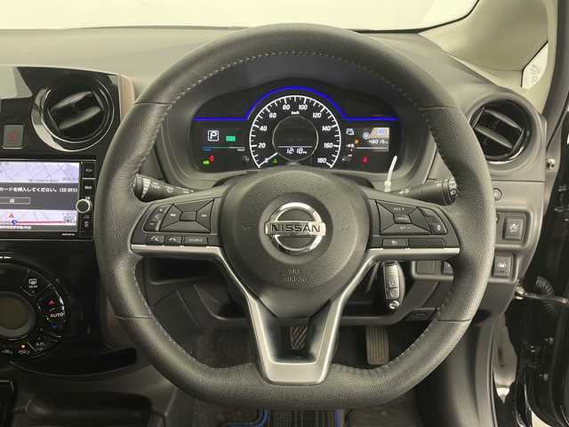 日産 ノート e－パワー メダリスト 長野県 2019(令1)年 4.8万km スーパーブラック 純正ナビ/Bluetooth/フルセグTV/AUX/Bカメラ/全方位カメラ/クルコン追従有/インテリジェントルームミラー/純正フロントドラレコ(ナビ連動)/LEDオートライト/純正15インチAW/純正フロアマット/ABS/横滑り防止機能/レーンキープアシスト/衝突被害軽減システム/Wエアバック/プッシュスタート/パワーステアリング/パワーウィンドウ/取扱説明書/保証書