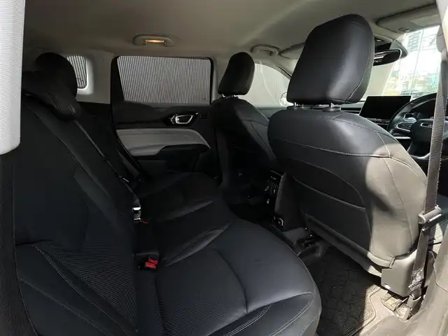 クライスラー・ジープ ジープ コンパス リミテッド 長野県 2021(令3)年 2.9万km シルバー ＡＣＣ　/黒革シート　/３６０°カメラ　/ＡＬＰＩＮＥ　/ＬＥＤライト　/シートヒーター　/ＰＷシート　/パワーバックドア　/ヒーテッドステアリング　/パークアシスト　/ヒルディセントコントロール　/オートホールドブレーキ