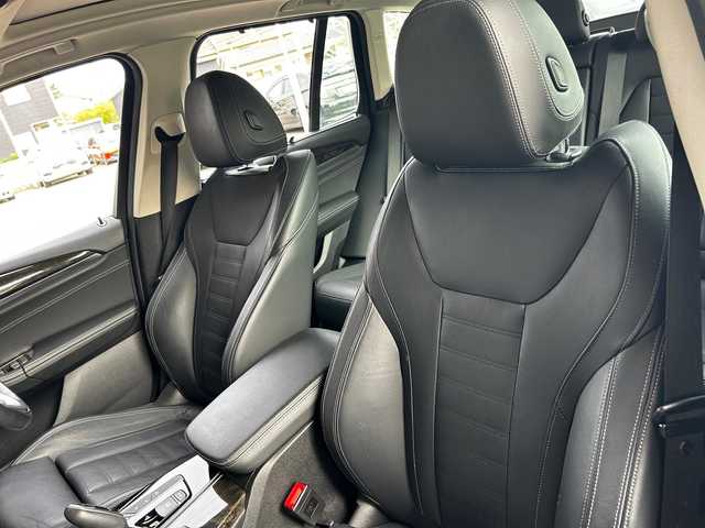 ＢＭＷ ＢＭＷ Ｘ３ 20 xDrive Xライン 富山県 2019(平31)年 5.7万km 黒 HDDナビ/フルセグテレビ/Bluetooth接続/Screen Mirroring/AM/FMラジオ/アイドリングストップ/ワイヤレス充電/ドラレコ/360°カメラ/パワーバックドア/パークアシスト/ダウンヒルアシストコントロール/D/N席シートヒーター/D/N席パワーシート/全席シートヒーター/アドブルー/HUD