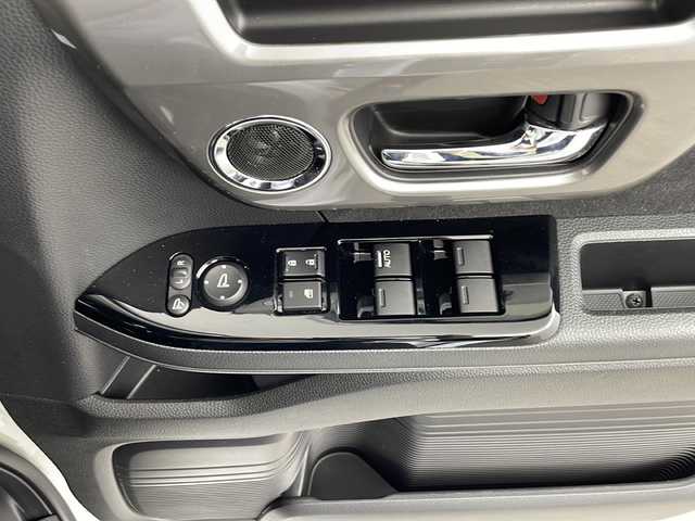 ホンダ Ｎ ＢＯＸ カスタム L ターボ スタイル+ブラック 鹿児島県 2022(令4)年 2.2万km プラチナホワイトパール 純正８インチナビ/（CD/DVD/Bluetooth/AM/FM/USB/SD/フルセグTV）/バックカメラ/シーケンシャルウインカー/ホンダセンシング/・衝突軽減ブレーキ/・レーンキープアシスト/・アダプティブクルーズコントロール/・誤発進抑制機能/・標識認識機能/・オートマチックハイビーム/パドルシフト/サイド＆カーテンエアバッグ/ETC/両側パワースライドドア/シートヒーター/LEDヘッドライト/純正１５インチアルミホイール/純正フロアマット/スマートキー/スペアキー有