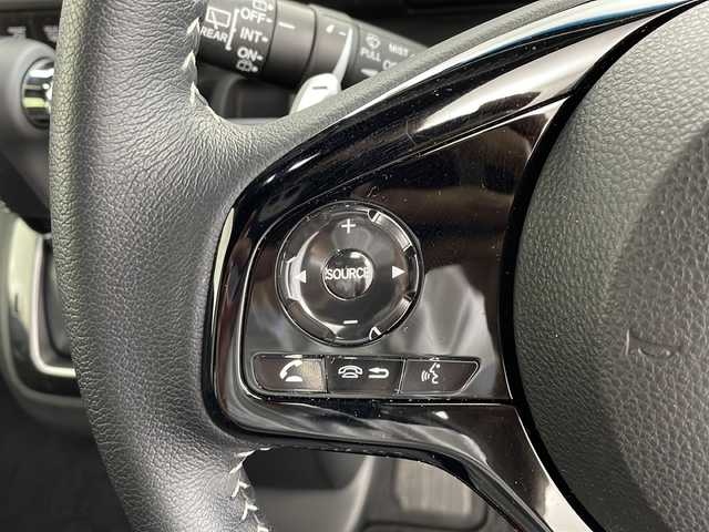 ホンダ Ｎ ＢＯＸ カスタム L ターボ スタイル+ブラック 鹿児島県 2022(令4)年 2.2万km プラチナホワイトパール 純正８インチナビ/（CD/DVD/Bluetooth/AM/FM/USB/SD/フルセグTV）/バックカメラ/シーケンシャルウインカー/ホンダセンシング/・衝突軽減ブレーキ/・レーンキープアシスト/・アダプティブクルーズコントロール/・誤発進抑制機能/・標識認識機能/・オートマチックハイビーム/パドルシフト/サイド＆カーテンエアバッグ/ETC/両側パワースライドドア/シートヒーター/LEDヘッドライト/純正１５インチアルミホイール/純正フロアマット/スマートキー/スペアキー有