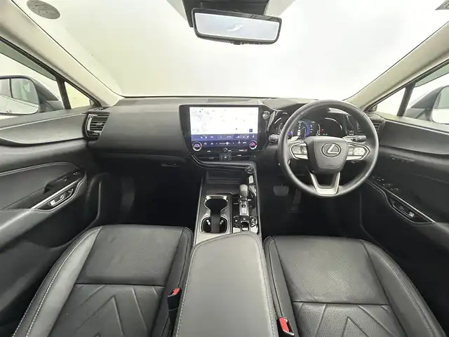レクサス ＮＸ 350h バージョンL 道央・札幌 2023(令5)年 1.5万km ソニッククォーツ ・４WD/・14インチディスプレイオーディオ/　コネクティッドナビ/・カラーヘッドアップディスプレイ/・TFT液晶式メーター/・パノラミックビューモニター/・デジタルインナーミラー/・ビルトインETC/・Lexus Safety System ＋/・Lexus Teammate　Advanced Park/・レーダークルーズコントロール/・レーンキープアシスト/・BSM/・レザーシート/・パワーシート/・シートヒーター/・シートベンチレーション/・ハンズフリーパワーバックドア/・スマートキー