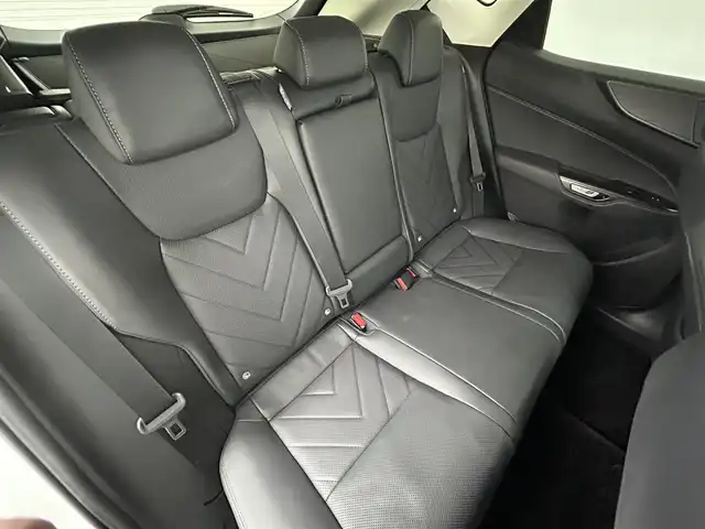 レクサス ＮＸ 350h バージョンL 道央・札幌 2023(令5)年 1.5万km ソニッククォーツ ・４WD/・14インチディスプレイオーディオ/　コネクティッドナビ/・カラーヘッドアップディスプレイ/・TFT液晶式メーター/・パノラミックビューモニター/・デジタルインナーミラー/・ビルトインETC/・Lexus Safety System ＋/・Lexus Teammate　Advanced Park/・レーダークルーズコントロール/・レーンキープアシスト/・BSM/・レザーシート/・パワーシート/・シートヒーター/・シートベンチレーション/・ハンズフリーパワーバックドア/・スマートキー