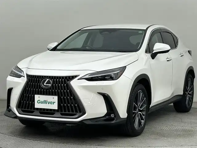 レクサス ＮＸ 350h バージョンL 道央・札幌 2023(令5)年 1.5万km ソニッククォーツ ・４WD/・14インチディスプレイオーディオ/　コネクティッドナビ/・カラーヘッドアップディスプレイ/・TFT液晶式メーター/・パノラミックビューモニター/・デジタルインナーミラー/・ビルトインETC/・Lexus Safety System ＋/・Lexus Teammate　Advanced Park/・レーダークルーズコントロール/・レーンキープアシスト/・BSM/・レザーシート/・パワーシート/・シートヒーター/・シートベンチレーション/・ハンズフリーパワーバックドア/・スマートキー