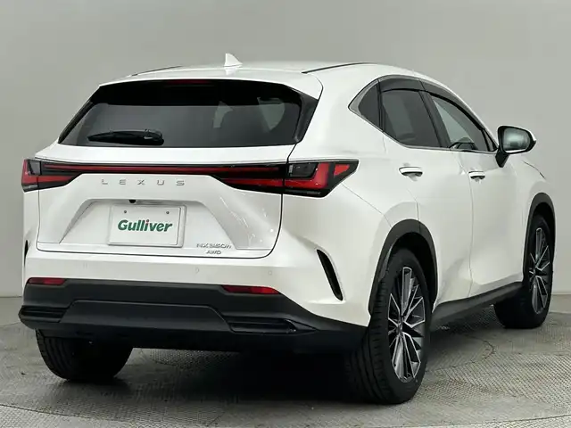 レクサス ＮＸ 350h バージョンL 道央・札幌 2023(令5)年 1.5万km ソニッククォーツ ・４WD/・14インチディスプレイオーディオ/　コネクティッドナビ/・カラーヘッドアップディスプレイ/・TFT液晶式メーター/・パノラミックビューモニター/・デジタルインナーミラー/・ビルトインETC/・Lexus Safety System ＋/・Lexus Teammate　Advanced Park/・レーダークルーズコントロール/・レーンキープアシスト/・BSM/・レザーシート/・パワーシート/・シートヒーター/・シートベンチレーション/・ハンズフリーパワーバックドア/・スマートキー