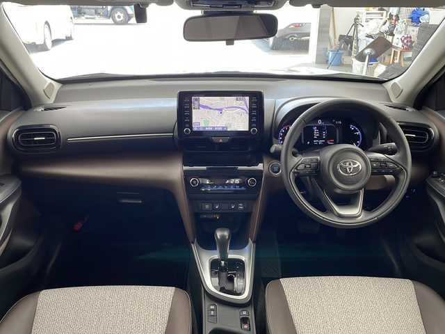 トヨタ ヤリスクロス Z 兵庫県 2020(令2)年 1.5万km ホワイトパールクリスタルシャイン ・純正ナビ&TV&Bluetooth&Miracast&USB/・アラウンドビューモニター/・バックカメラ/・パワーバックドア/・パワーシート/・前席シートヒーター/・オートマチックハイビーム/・ヘッドライトレベライザー/・トヨタセーフティセンス/・レーントレーシングアシスト/・プリクラッシュセーフティ/・ブラインドスポットモニター/・クリアランスソナー/・リヤクロストラフィックアラート/・パーキングサポートブレーキ/・ロードサインアシスト/・レーダークルーズコントロール/・ETC/・純正ドライブレコーダー/・LEDヘッドランプ/・ウインカーミラー/・純正フロアマット/・18インチ純正アルミホイール