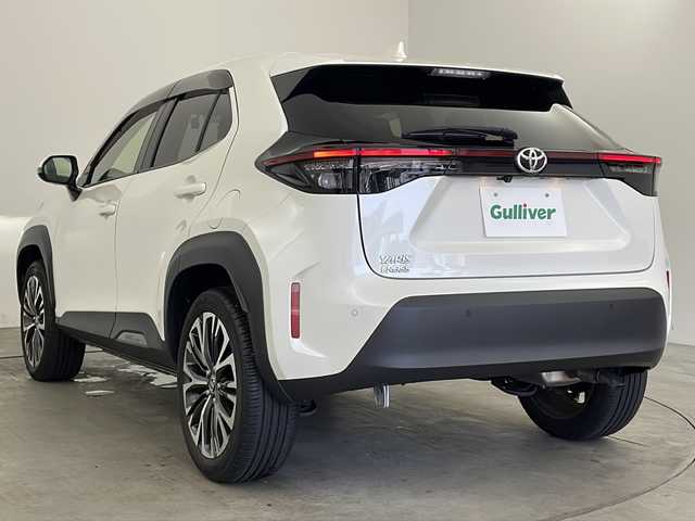 トヨタ ヤリスクロス Z 兵庫県 2020(令2)年 1.5万km ホワイトパールクリスタルシャイン ・純正ナビ&TV&Bluetooth&Miracast&USB/・アラウンドビューモニター/・バックカメラ/・パワーバックドア/・パワーシート/・前席シートヒーター/・オートマチックハイビーム/・ヘッドライトレベライザー/・トヨタセーフティセンス/・レーントレーシングアシスト/・プリクラッシュセーフティ/・ブラインドスポットモニター/・クリアランスソナー/・リヤクロストラフィックアラート/・パーキングサポートブレーキ/・ロードサインアシスト/・レーダークルーズコントロール/・ETC/・純正ドライブレコーダー/・LEDヘッドランプ/・ウインカーミラー/・純正フロアマット/・18インチ純正アルミホイール