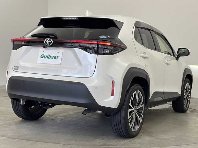 トヨタ ヤリスクロス Z 兵庫県 2020(令2)年 1.5万km ホワイトパールクリスタルシャイン ・純正ナビ&TV&Bluetooth&Miracast&USB/・アラウンドビューモニター/・バックカメラ/・パワーバックドア/・パワーシート/・前席シートヒーター/・オートマチックハイビーム/・ヘッドライトレベライザー/・トヨタセーフティセンス/・レーントレーシングアシスト/・プリクラッシュセーフティ/・ブラインドスポットモニター/・クリアランスソナー/・リヤクロストラフィックアラート/・パーキングサポートブレーキ/・ロードサインアシスト/・レーダークルーズコントロール/・ETC/・純正ドライブレコーダー/・LEDヘッドランプ/・ウインカーミラー/・純正フロアマット/・18インチ純正アルミホイール