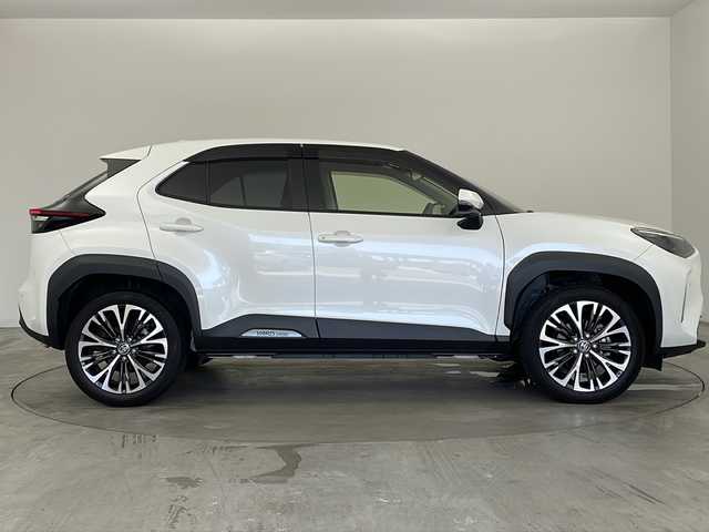 トヨタ ヤリスクロス Z 兵庫県 2020(令2)年 1.5万km ホワイトパールクリスタルシャイン ・純正ナビ&TV&Bluetooth&Miracast&USB/・アラウンドビューモニター/・バックカメラ/・パワーバックドア/・パワーシート/・前席シートヒーター/・オートマチックハイビーム/・ヘッドライトレベライザー/・トヨタセーフティセンス/・レーントレーシングアシスト/・プリクラッシュセーフティ/・ブラインドスポットモニター/・クリアランスソナー/・リヤクロストラフィックアラート/・パーキングサポートブレーキ/・ロードサインアシスト/・レーダークルーズコントロール/・ETC/・純正ドライブレコーダー/・LEDヘッドランプ/・ウインカーミラー/・純正フロアマット/・18インチ純正アルミホイール