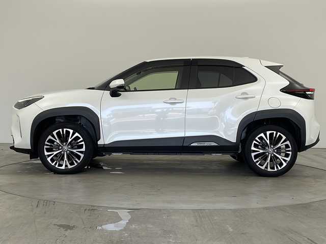 トヨタ ヤリスクロス Z 兵庫県 2020(令2)年 1.5万km ホワイトパールクリスタルシャイン ・純正ナビ&TV&Bluetooth&Miracast&USB/・アラウンドビューモニター/・バックカメラ/・パワーバックドア/・パワーシート/・前席シートヒーター/・オートマチックハイビーム/・ヘッドライトレベライザー/・トヨタセーフティセンス/・レーントレーシングアシスト/・プリクラッシュセーフティ/・ブラインドスポットモニター/・クリアランスソナー/・リヤクロストラフィックアラート/・パーキングサポートブレーキ/・ロードサインアシスト/・レーダークルーズコントロール/・ETC/・純正ドライブレコーダー/・LEDヘッドランプ/・ウインカーミラー/・純正フロアマット/・18インチ純正アルミホイール