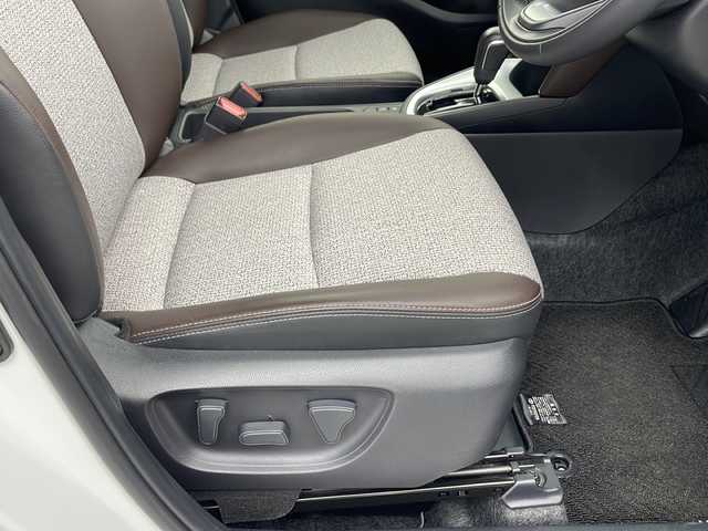 トヨタ ヤリスクロス Z 兵庫県 2020(令2)年 1.5万km ホワイトパールクリスタルシャイン ・純正ナビ&TV&Bluetooth&Miracast&USB/・アラウンドビューモニター/・バックカメラ/・パワーバックドア/・パワーシート/・前席シートヒーター/・オートマチックハイビーム/・ヘッドライトレベライザー/・トヨタセーフティセンス/・レーントレーシングアシスト/・プリクラッシュセーフティ/・ブラインドスポットモニター/・クリアランスソナー/・リヤクロストラフィックアラート/・パーキングサポートブレーキ/・ロードサインアシスト/・レーダークルーズコントロール/・ETC/・純正ドライブレコーダー/・LEDヘッドランプ/・ウインカーミラー/・純正フロアマット/・18インチ純正アルミホイール