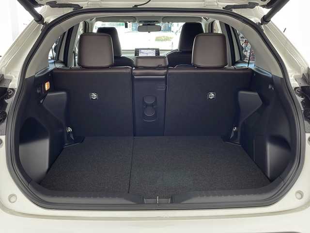 トヨタ ヤリスクロス Z 兵庫県 2020(令2)年 1.5万km ホワイトパールクリスタルシャイン ・純正ナビ&TV&Bluetooth&Miracast&USB/・アラウンドビューモニター/・バックカメラ/・パワーバックドア/・パワーシート/・前席シートヒーター/・オートマチックハイビーム/・ヘッドライトレベライザー/・トヨタセーフティセンス/・レーントレーシングアシスト/・プリクラッシュセーフティ/・ブラインドスポットモニター/・クリアランスソナー/・リヤクロストラフィックアラート/・パーキングサポートブレーキ/・ロードサインアシスト/・レーダークルーズコントロール/・ETC/・純正ドライブレコーダー/・LEDヘッドランプ/・ウインカーミラー/・純正フロアマット/・18インチ純正アルミホイール