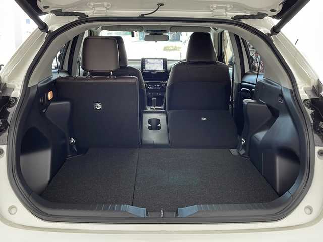 トヨタ ヤリスクロス Z 兵庫県 2020(令2)年 1.5万km ホワイトパールクリスタルシャイン ・純正ナビ&TV&Bluetooth&Miracast&USB/・アラウンドビューモニター/・バックカメラ/・パワーバックドア/・パワーシート/・前席シートヒーター/・オートマチックハイビーム/・ヘッドライトレベライザー/・トヨタセーフティセンス/・レーントレーシングアシスト/・プリクラッシュセーフティ/・ブラインドスポットモニター/・クリアランスソナー/・リヤクロストラフィックアラート/・パーキングサポートブレーキ/・ロードサインアシスト/・レーダークルーズコントロール/・ETC/・純正ドライブレコーダー/・LEDヘッドランプ/・ウインカーミラー/・純正フロアマット/・18インチ純正アルミホイール