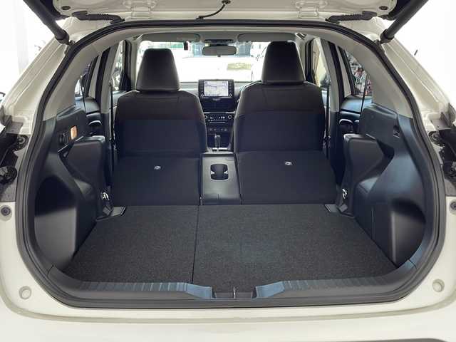 トヨタ ヤリスクロス Z 兵庫県 2020(令2)年 1.5万km ホワイトパールクリスタルシャイン ・純正ナビ&TV&Bluetooth&Miracast&USB/・アラウンドビューモニター/・バックカメラ/・パワーバックドア/・パワーシート/・前席シートヒーター/・オートマチックハイビーム/・ヘッドライトレベライザー/・トヨタセーフティセンス/・レーントレーシングアシスト/・プリクラッシュセーフティ/・ブラインドスポットモニター/・クリアランスソナー/・リヤクロストラフィックアラート/・パーキングサポートブレーキ/・ロードサインアシスト/・レーダークルーズコントロール/・ETC/・純正ドライブレコーダー/・LEDヘッドランプ/・ウインカーミラー/・純正フロアマット/・18インチ純正アルミホイール