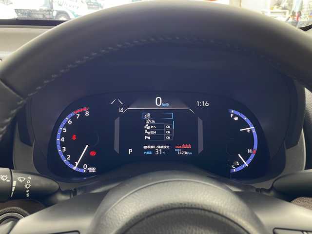 トヨタ ヤリスクロス Z 兵庫県 2020(令2)年 1.5万km ホワイトパールクリスタルシャイン ・純正ナビ&TV&Bluetooth&Miracast&USB/・アラウンドビューモニター/・バックカメラ/・パワーバックドア/・パワーシート/・前席シートヒーター/・オートマチックハイビーム/・ヘッドライトレベライザー/・トヨタセーフティセンス/・レーントレーシングアシスト/・プリクラッシュセーフティ/・ブラインドスポットモニター/・クリアランスソナー/・リヤクロストラフィックアラート/・パーキングサポートブレーキ/・ロードサインアシスト/・レーダークルーズコントロール/・ETC/・純正ドライブレコーダー/・LEDヘッドランプ/・ウインカーミラー/・純正フロアマット/・18インチ純正アルミホイール