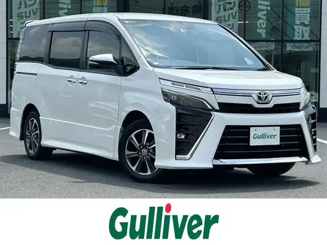トヨタ ヴォクシー ZS 煌Ⅱ 岡山県 2020(令2)年 5.6万km ホワイトパールクリスタルシャイン 登録時走行距離55679km/アルパイン11インチナビ/フルセグTV(AM.FM.CD.DVD.TV.BT)/両側パワースライドドア/バックカメラ/ETC/クリアランスソナー/衝突軽減ブレーキ/クルーズコントロール/レーンキープアシスト/オートライト/オートマチックハイビーム/アイドリングストップ/16インチ純正AW/純正フロアマット