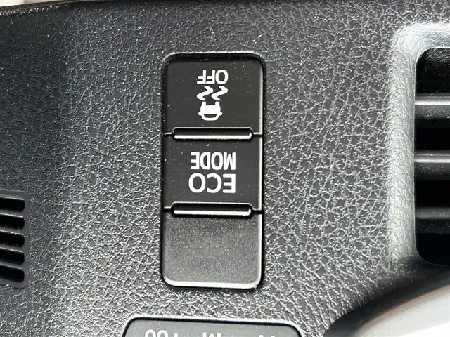 トヨタ ヴォクシー ZS 煌Ⅱ 岡山県 2020(令2)年 5.6万km ホワイトパールクリスタルシャイン 登録時走行距離55679km/アルパイン11インチナビ/フルセグTV(AM.FM.CD.DVD.TV.BT)/両側パワースライドドア/バックカメラ/ETC/クリアランスソナー/衝突軽減ブレーキ/クルーズコントロール/レーンキープアシスト/オートライト/オートマチックハイビーム/アイドリングストップ/16インチ純正AW/純正フロアマット