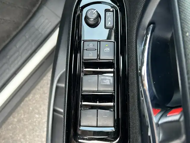 トヨタ ヴォクシー ZS 煌Ⅱ 岡山県 2020(令2)年 5.6万km ホワイトパールクリスタルシャイン 登録時走行距離55679km/アルパイン11インチナビ/フルセグTV(AM.FM.CD.DVD.TV.BT)/両側パワースライドドア/バックカメラ/ETC/クリアランスソナー/衝突軽減ブレーキ/クルーズコントロール/レーンキープアシスト/オートライト/オートマチックハイビーム/アイドリングストップ/16インチ純正AW/純正フロアマット