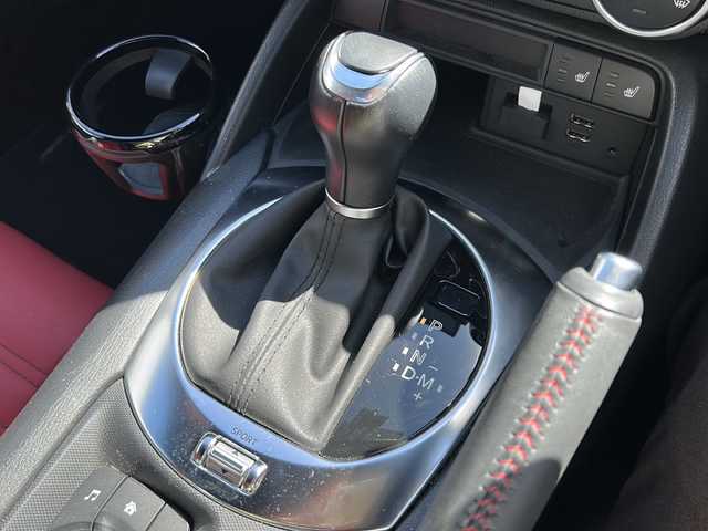 アバルト １２４ スパイダー 大阪府 2018(平30)年 4.4万km パール １オーナー　オートＬＥＤヘッドライト　純正ナビ　Bluetooth　ブレンボキャリパー　黒赤レザーシート　シートヒーター　クルーズコントロール　バックカメラ　コーナーセンサー　ビルドインＥＴＣ　オートワイパー　純正ホイール　純正オーディオ　プッシュスタート　スペアキー　純正フロアマット　