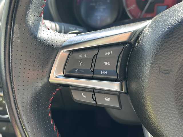 アバルト １２４ スパイダー 大阪府 2018(平30)年 4.4万km パール １オーナー　オートＬＥＤヘッドライト　純正ナビ　Bluetooth　ブレンボキャリパー　黒赤レザーシート　シートヒーター　クルーズコントロール　バックカメラ　コーナーセンサー　ビルドインＥＴＣ　オートワイパー　純正ホイール　純正オーディオ　プッシュスタート　スペアキー　純正フロアマット　