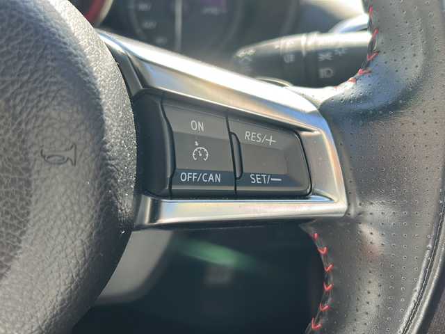 アバルト １２４ スパイダー 大阪府 2018(平30)年 4.4万km パール １オーナー　オートＬＥＤヘッドライト　純正ナビ　Bluetooth　ブレンボキャリパー　黒赤レザーシート　シートヒーター　クルーズコントロール　バックカメラ　コーナーセンサー　ビルドインＥＴＣ　オートワイパー　純正ホイール　純正オーディオ　プッシュスタート　スペアキー　純正フロアマット　