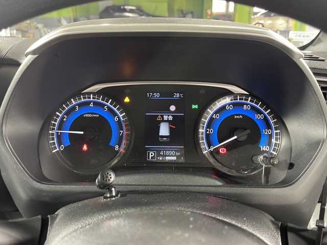 日産 ルークス ハイウェイスター X 沖縄県 2021(令3)年 4.2万km ホワイトパール 県外仕入　/禁煙車　/社外ナビ　/ＤＶＤ　Ｂｌｕｅｔｏｏｔｈ　ＣＤ　/アラウンドビューモニター　/エマージェンシーブレーキ　/両側パワースライドドア　/ＬＥＤヘッドライト