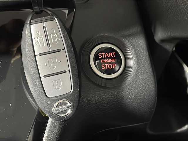 日産 ルークス ハイウェイスター X 沖縄県 2021(令3)年 4.2万km ホワイトパール 県外仕入　/禁煙車　/社外ナビ　/ＤＶＤ　Ｂｌｕｅｔｏｏｔｈ　ＣＤ　/アラウンドビューモニター　/エマージェンシーブレーキ　/両側パワースライドドア　/ＬＥＤヘッドライト