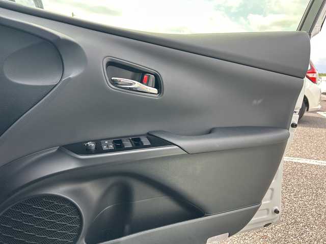 トヨタ プリウス A ツーリングセレ ブラックED 千葉県 2021(令3)年 1.9万km パール ４ＷＤ　ナビ　全方位カメラ　皮　シートヒーター　ＰＣＳ　ＬＴＡ　AHB パーキングアシスト ヘッドアップディスプレイ ２．０ＥＴＣ　１７インチブラックＡＷ　ツートンカラー　ＬＥＤライト　オートライト