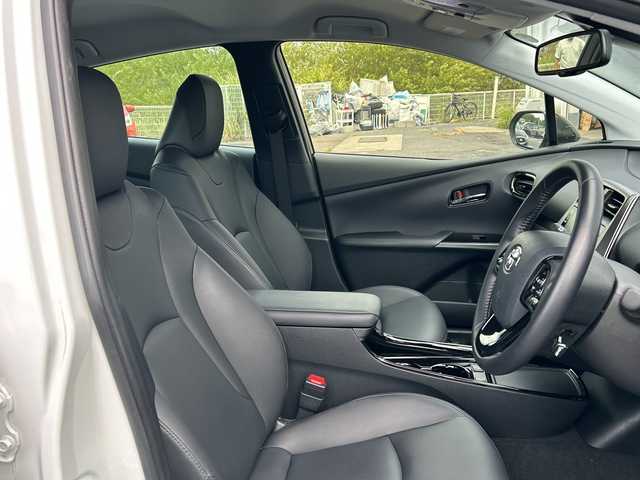 トヨタ プリウス A ツーリングセレ ブラックED 千葉県 2021(令3)年 1.9万km パール ４ＷＤ　ナビ　全方位カメラ　皮　シートヒーター　ＰＣＳ　ＬＴＡ　AHB パーキングアシスト ヘッドアップディスプレイ ２．０ＥＴＣ　１７インチブラックＡＷ　ツートンカラー　ＬＥＤライト　オートライト
