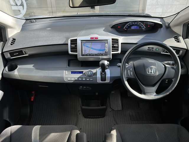 ホンダ フリード G ジャストセレクション 岩手県 2015(平27)年 3.9万km プレミアムスパークルブラックパール 4WD /ワンオーナー/純正ナビ /ワンセグTV/ナビステアリングスイッチ/左電動ドア /バックカメラ /ビルトインETC /純正ドライブレコーダー /純正エンジンスターター /フロントワイパーデアイサー /オートライト　/横滑り防止 /スマートキー×2/ドアバイザー/フロアマット/ECOボタン/保証書　取説