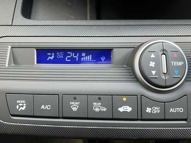 ホンダ フリード G ジャストセレクション 岩手県 2015(平27)年 3.9万km プレミアムスパークルブラックパール 4WD /ワンオーナー/純正ナビ /ワンセグTV/ナビステアリングスイッチ/左電動ドア /バックカメラ /ビルトインETC /純正ドライブレコーダー /純正エンジンスターター /フロントワイパーデアイサー /オートライト　/横滑り防止 /スマートキー×2/ドアバイザー/フロアマット/ECOボタン/保証書　取説