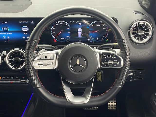 メルセデス・ベンツ Ｍ・ベンツ ＧＬＢ２００ｄ 4マチック AMGライン 秋田県 2022(令4)年 1万km 赤 ４ＷＤ/ワンオーナー/純正HDDナビ/　(フルセグTV/Bluetooth/USB)/全方位カメラ/アダプティブクルーズコントロール/パドルシフト/ハーフレザーシート/前席パワーシート/前席シートヒーター/パワーバックドア/純正フロアマット/プッシュスタート/スマートキー/スペアキー/ＥＴＣ２．０/LEDヘッドライト/オートライト/取扱説明書/保証書