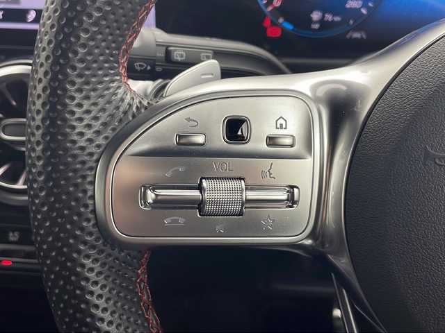 メルセデス・ベンツ Ｍ・ベンツ ＧＬＢ２００ｄ 4マチック AMGライン 秋田県 2022(令4)年 1万km 赤 ４ＷＤ/ワンオーナー/純正HDDナビ/　(フルセグTV/Bluetooth/USB)/全方位カメラ/アダプティブクルーズコントロール/パドルシフト/ハーフレザーシート/前席パワーシート/前席シートヒーター/パワーバックドア/純正フロアマット/プッシュスタート/スマートキー/スペアキー/ＥＴＣ２．０/LEDヘッドライト/オートライト/取扱説明書/保証書