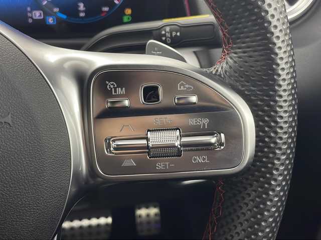 メルセデス・ベンツ Ｍ・ベンツ ＧＬＢ２００ｄ 4マチック AMGライン 秋田県 2022(令4)年 1万km 赤 ４ＷＤ/ワンオーナー/純正HDDナビ/　(フルセグTV/Bluetooth/USB)/全方位カメラ/アダプティブクルーズコントロール/パドルシフト/ハーフレザーシート/前席パワーシート/前席シートヒーター/パワーバックドア/純正フロアマット/プッシュスタート/スマートキー/スペアキー/ＥＴＣ２．０/LEDヘッドライト/オートライト/取扱説明書/保証書