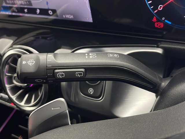 メルセデス・ベンツ Ｍ・ベンツ ＧＬＢ２００ｄ 4マチック AMGライン 秋田県 2022(令4)年 1万km 赤 ４ＷＤ/ワンオーナー/純正HDDナビ/　(フルセグTV/Bluetooth/USB)/全方位カメラ/アダプティブクルーズコントロール/パドルシフト/ハーフレザーシート/前席パワーシート/前席シートヒーター/パワーバックドア/純正フロアマット/プッシュスタート/スマートキー/スペアキー/ＥＴＣ２．０/LEDヘッドライト/オートライト/取扱説明書/保証書